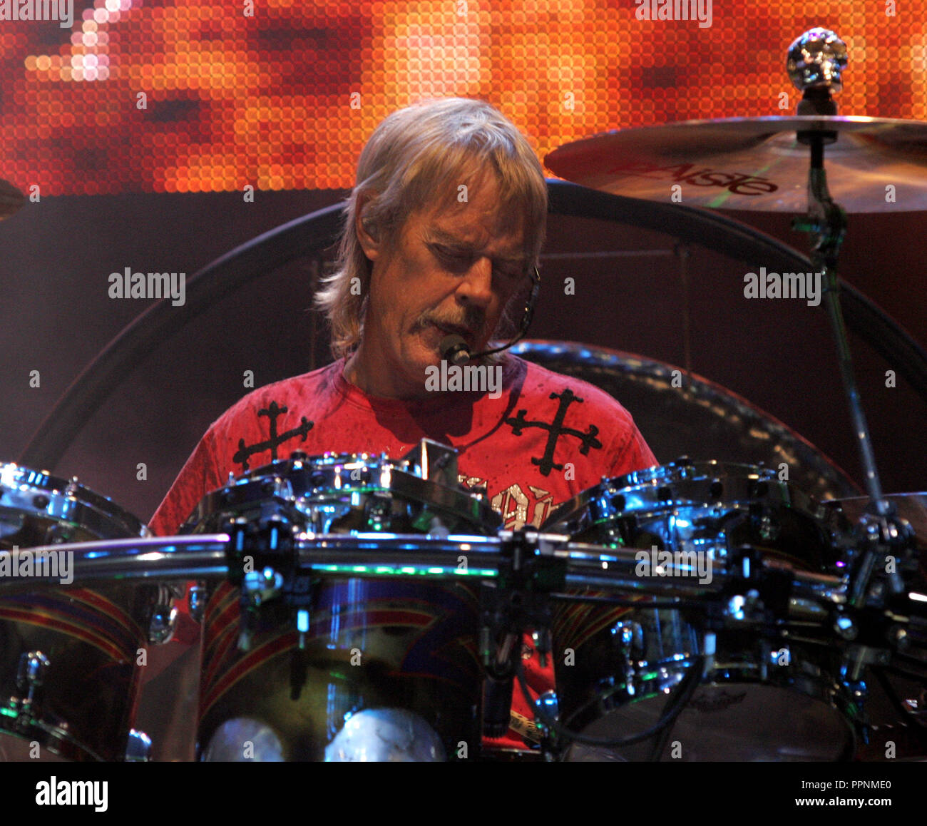 Frank Beard mit ZZ Top führt in Konzert im Seminole Hard Rock Hotel und Kasino in Hollywood, Florida am 8. Juni 2011. Stockfoto