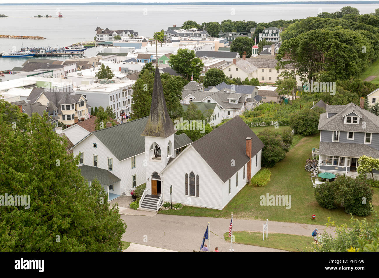 Blick von oben der charmanten Küstenort Mackinac Island. Stockfoto