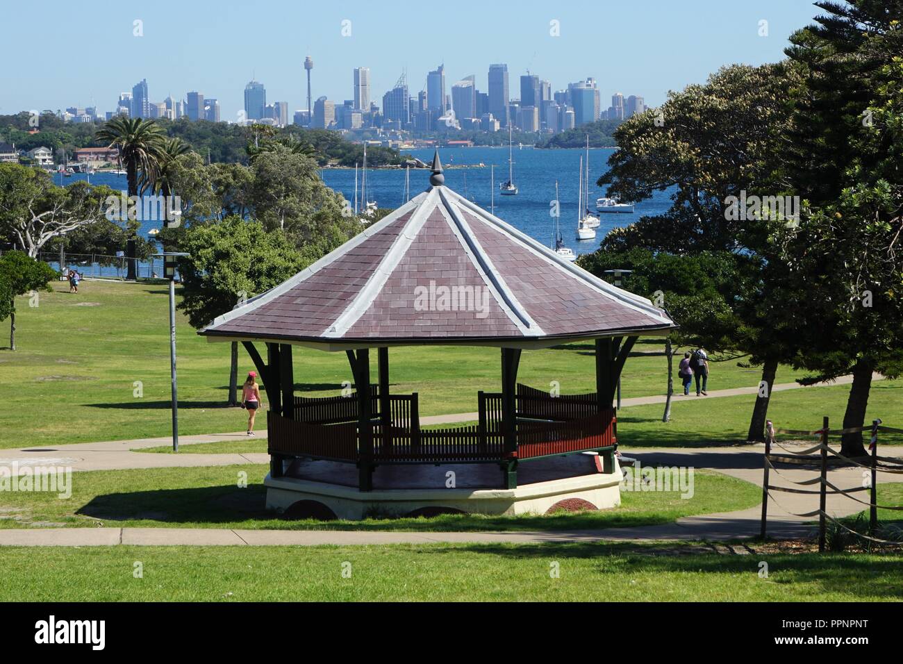 Rotunde Blick von Robertson Park, Watsons Bay, über Sydney Hafen Sydneys Skyline Stockfoto