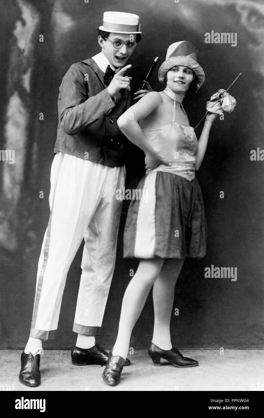 Paare, Sorte, Mann und Frau im Gespräch, 1920er Jahre, Deutschland Stockfoto