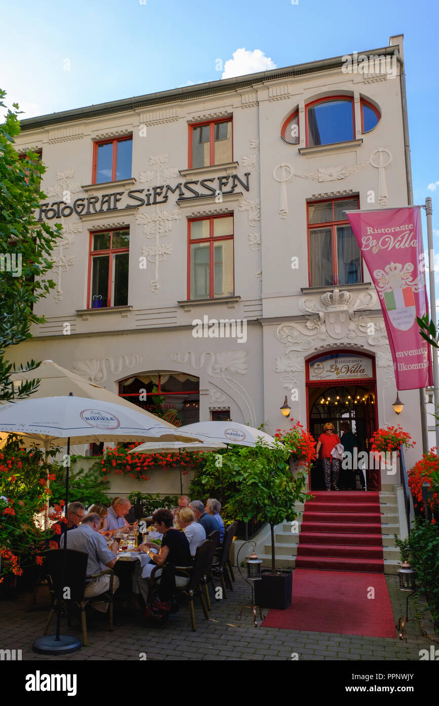 Der ehemalige Fotograf studio Siemssen, Ristorante La Villa, Bahnhofs- und Bismarckviertel, Augsburg, Schwaben, Bayern, Deutschland Stockfoto