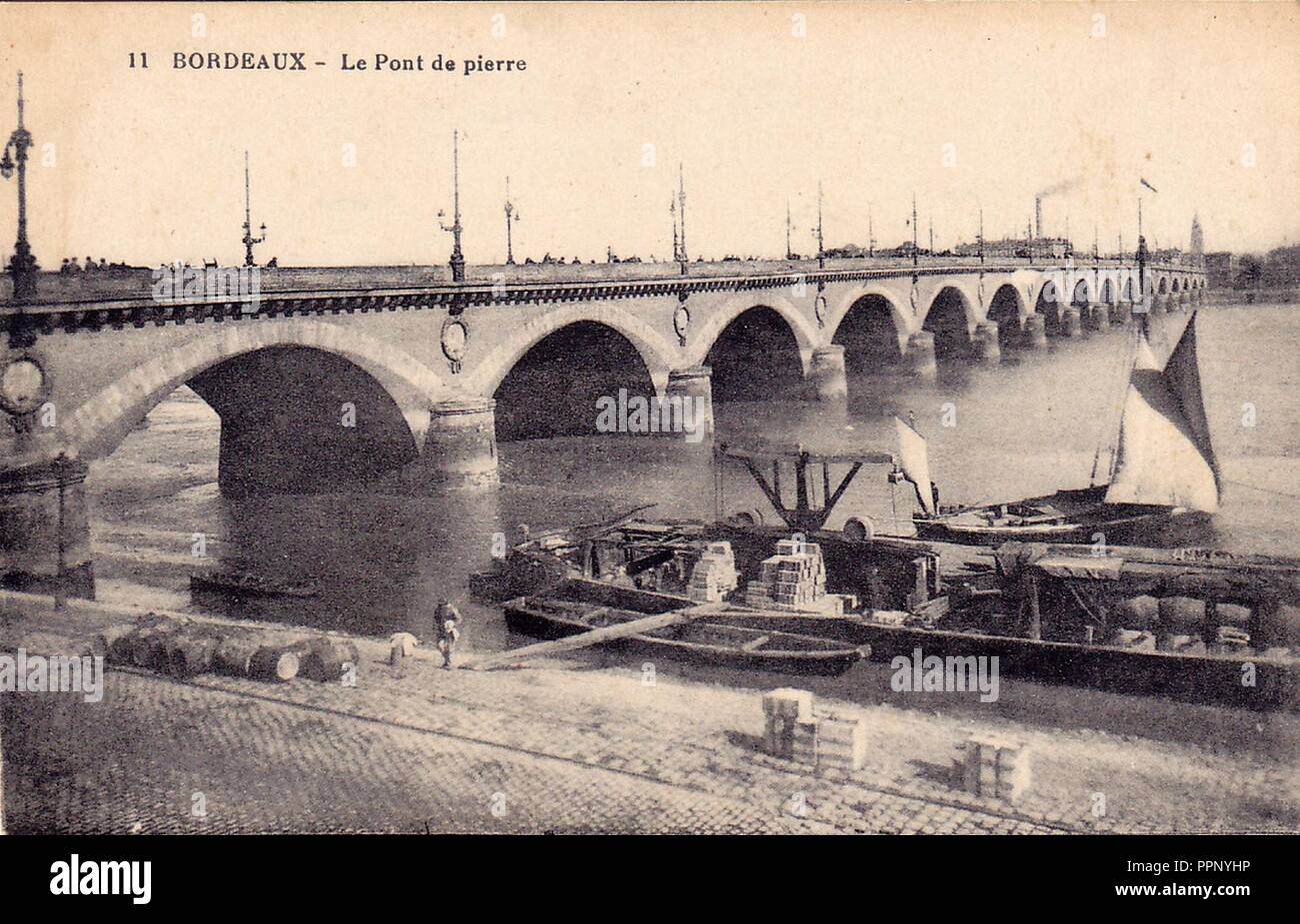 Le pont de bordeaux Fotos und Bildmaterial in hoher Auflösung Alamy