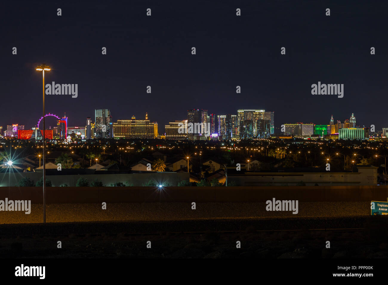 Las Vegas, Nevada, USA - 24. September 2018: Nacht Resort Towers und Wohn- Dächer. Stockfoto