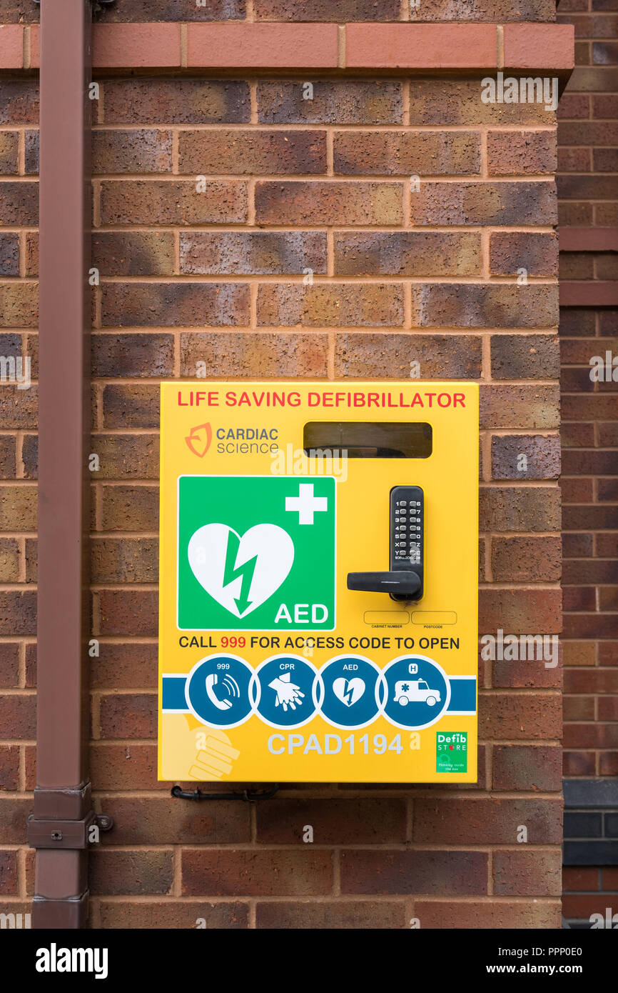 Defibrillator an öffentlichen orten Fotos und Bildmaterial in hoher