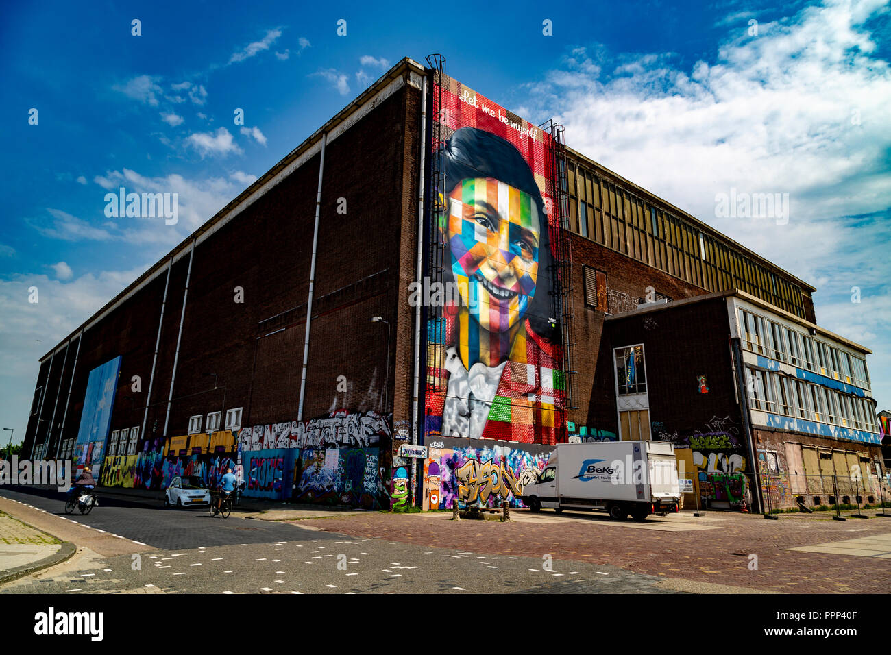 fassade-der-zukunft-street-art-museum-in-der-ndsm-werft-in-amsterdam