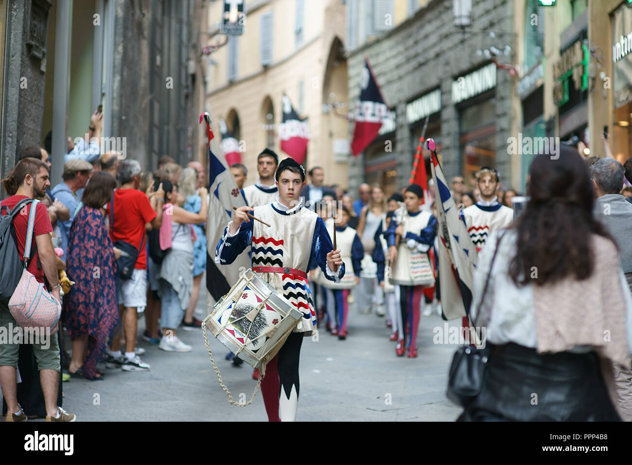 Bandiera italia toscana Fotos und Bildmaterial in hoher Auflösung Alamy