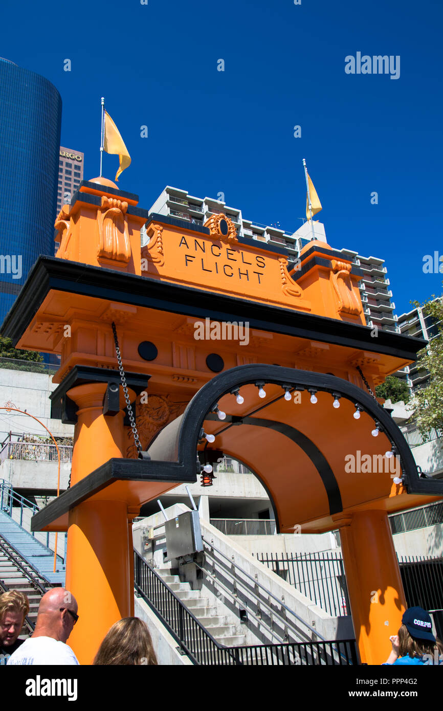 Die Engel Flug geneigten Bahn mitten in der Innenstadt von Los Angeles Skyline Stockfoto