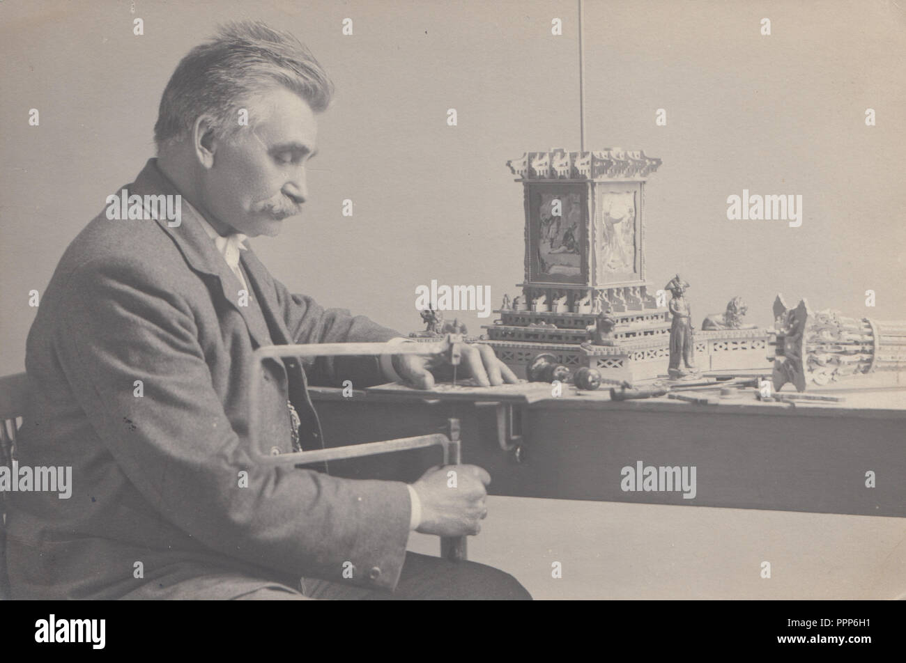 Vintage Foto von einem Mann in Fretworking Stockfoto