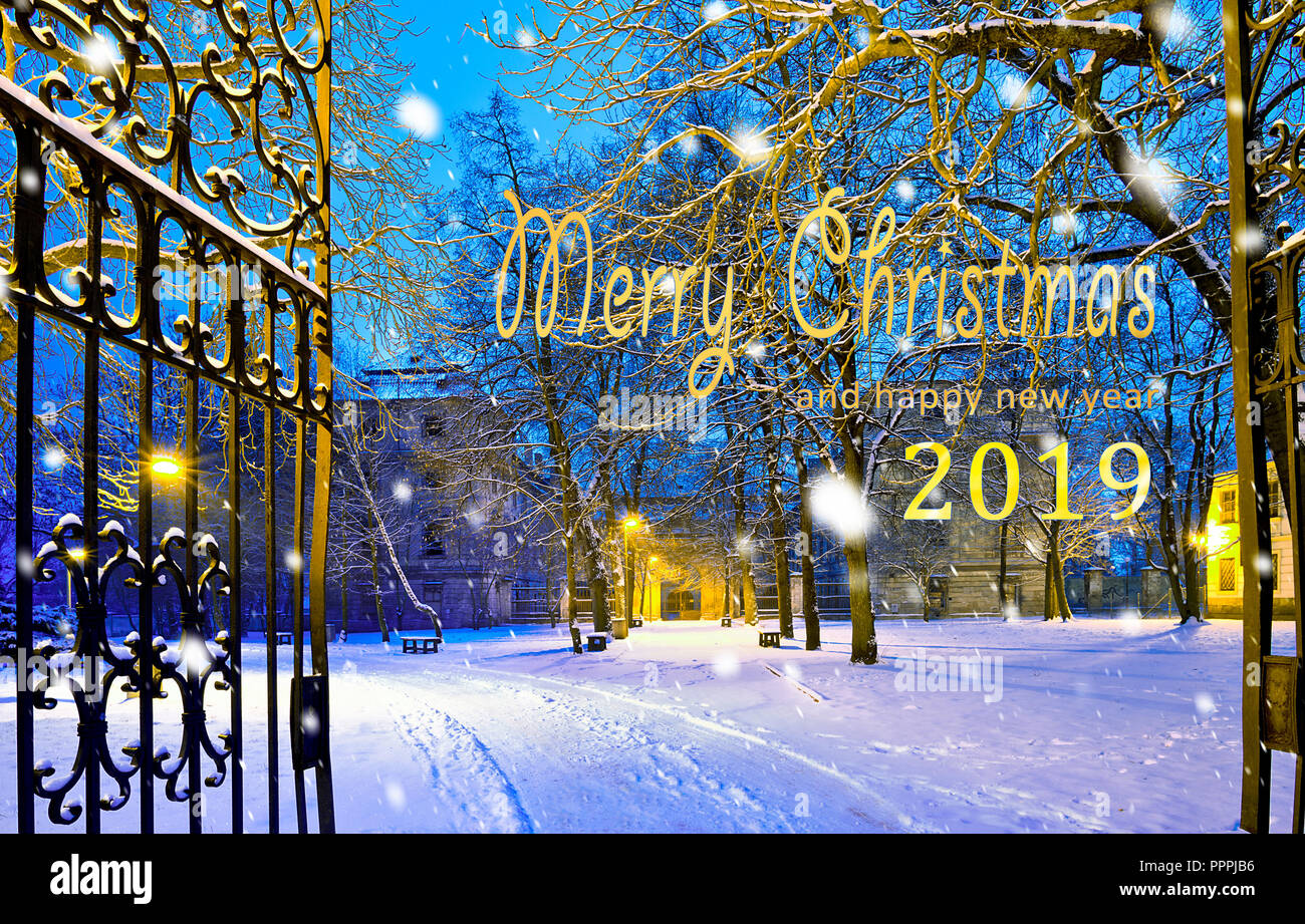 Weihnachten Hintergrund mit schreiben Frohe Weihnachten und ein glückliches neues Jahr 2019 Stockfoto