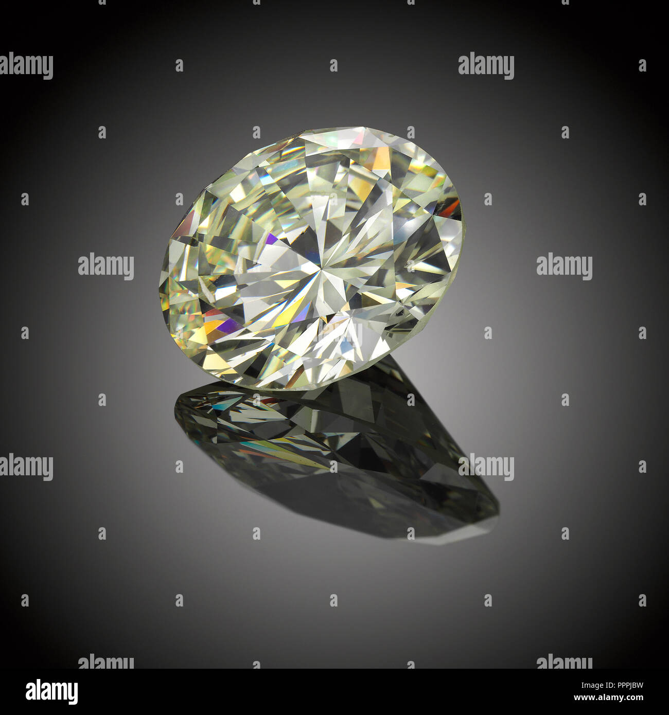 Alte Cut Loose Diamond auf schwarzem Hintergrund Stockfoto