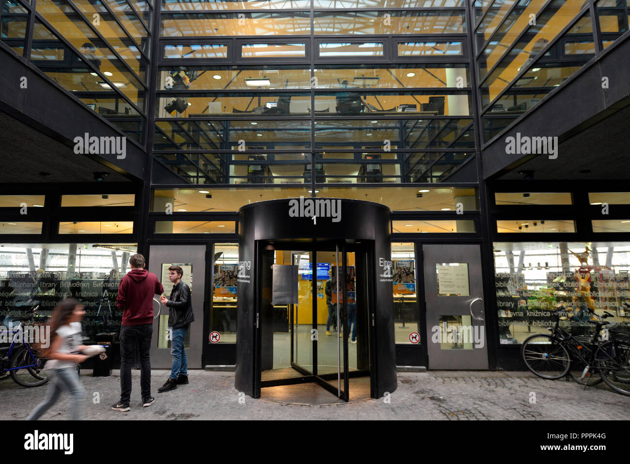 Stadt- und Landesbibliothek, Max-Von-Der-Gruen-Platz, Dortmund, Nordrhein-Westfalen, Deutschland, Max-von-der-Grün-Platz Stockfoto