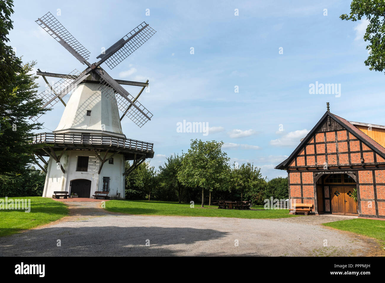 Fachwerkhaus, Wind Mill, Tonnenheide, Rahden, Minden-Luebbecke, Ostwestfalen-Lippe, Nordrhein-Westfalen, Deutschland Stockfoto