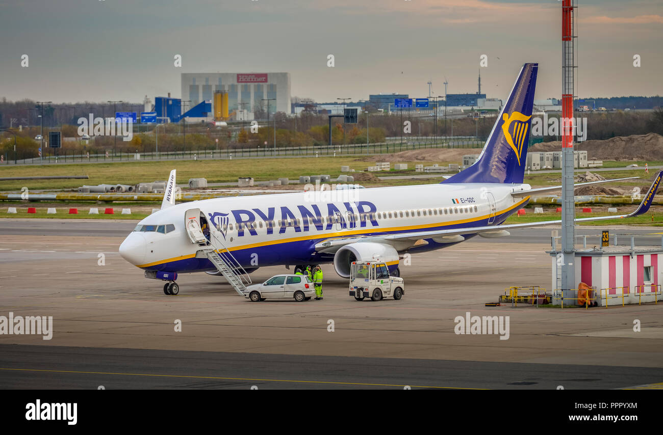 Ryan Air Flugzeug, Flughafen Schönefeld, Brandenburg, Deutschland Stockfoto
