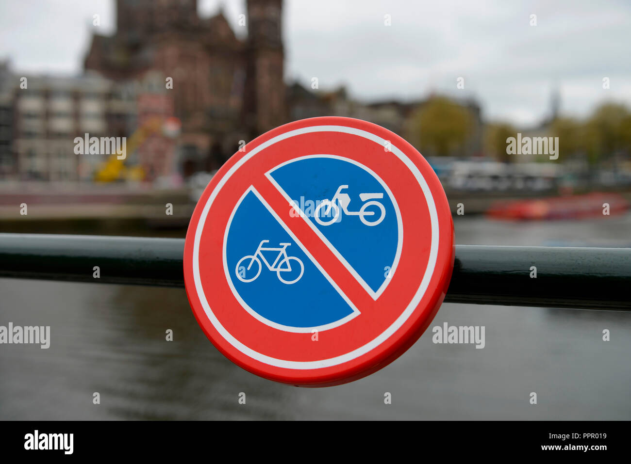 Parkverbot, Fahrraeder, Stationsplein, Amsterdam, Niederlande Stockfoto