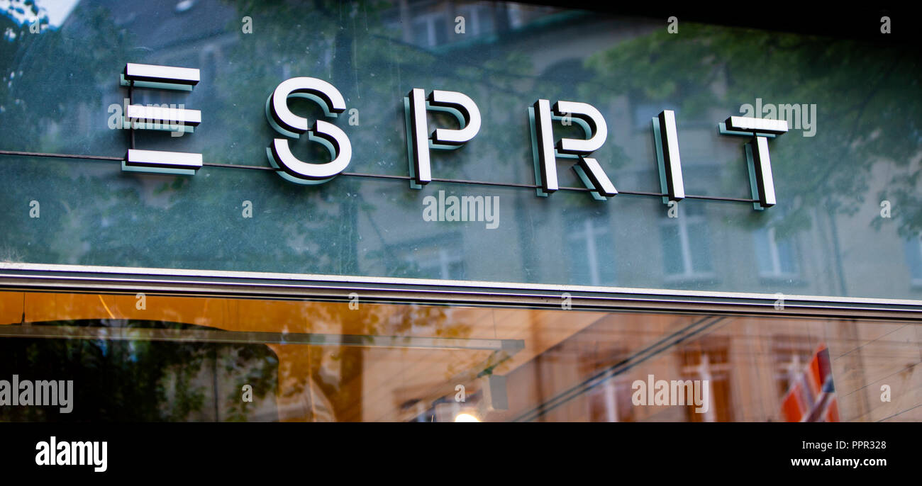Detail von Esprit Store in Zürich, Schweiz. Esprit ist ein Hersteller für  Bekleidung aus Hongkong, gegründet in 1968 Stockfotografie - Alamy