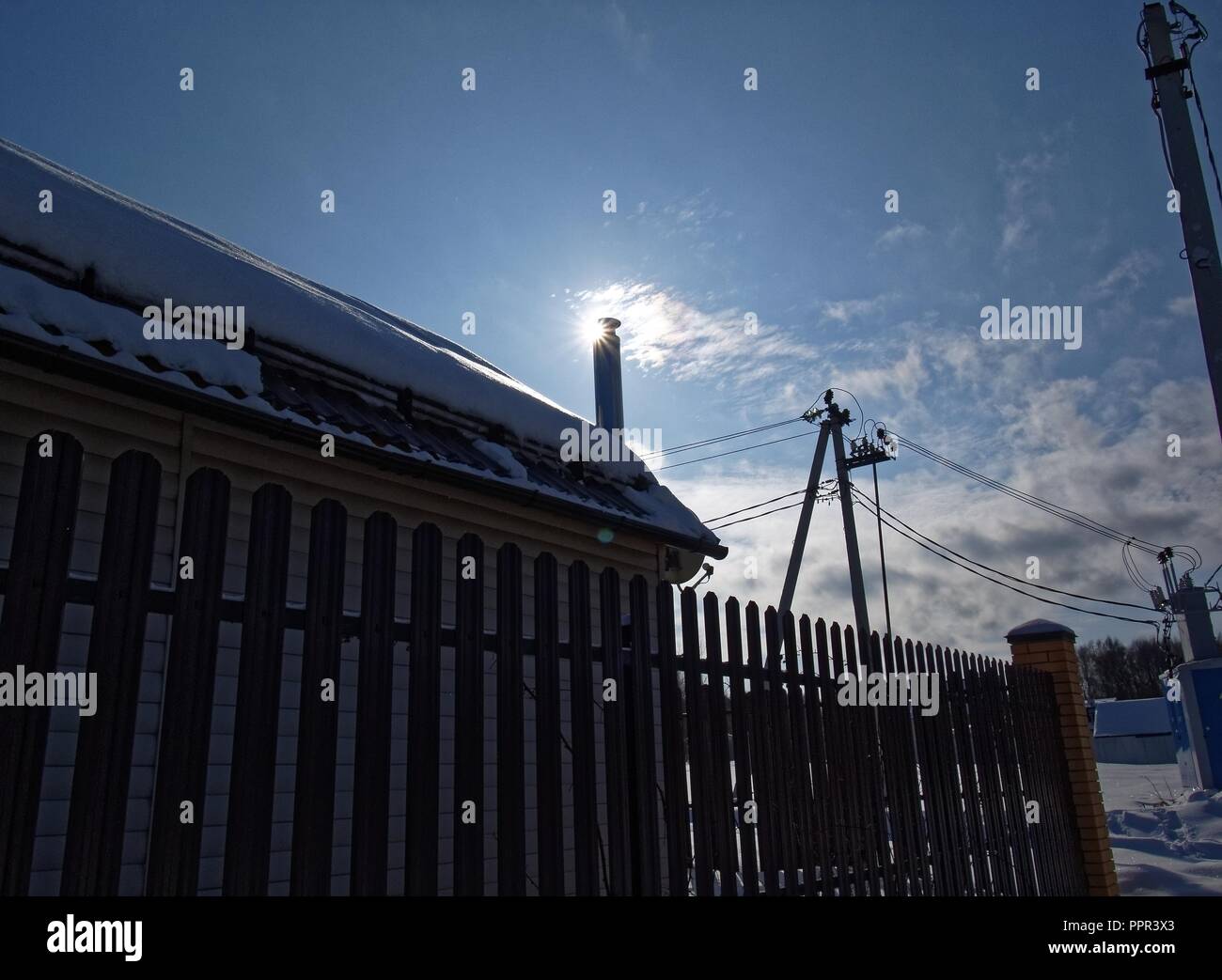 Frostigen morgen in einem Feriendorf, Russland Stockfoto