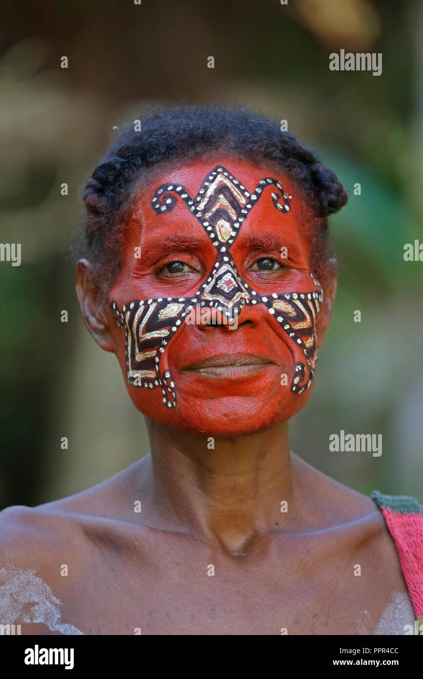 Papua Neuguinea Frau im festlichen Kleid Stockfoto