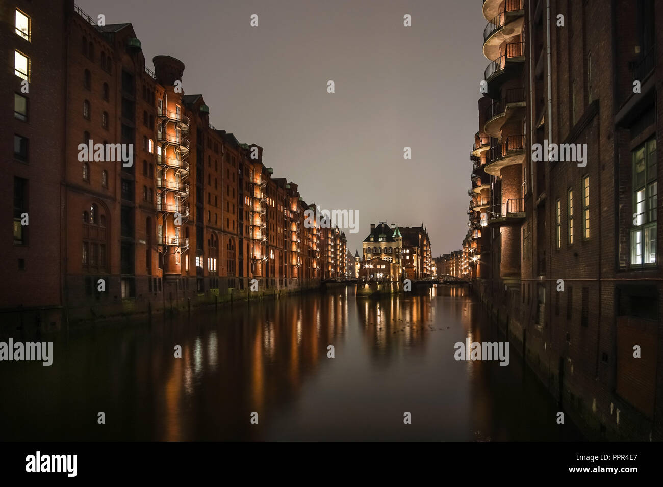 Canal Lagerhallen in der Innenstadt von Hamburg Deutschland, Wasserschloss, Speicherstadt Stockfoto