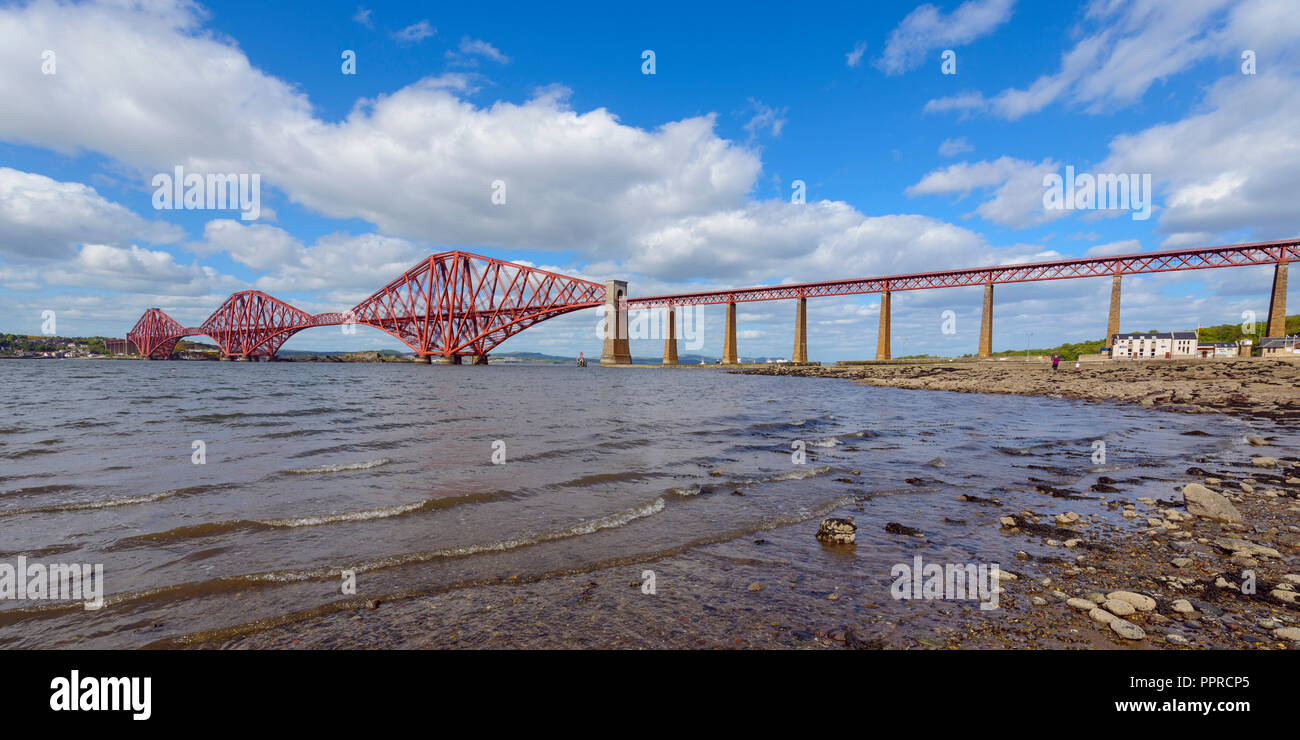 Die Brücke über die Firth-of-Forth, South Queensferry, Edinburgh, Schottland, Vereinigtes Königreich Stockfoto