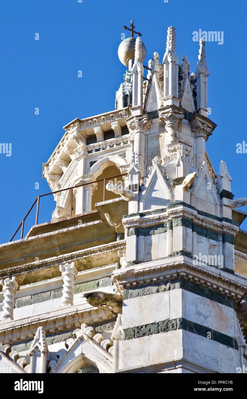 Pistoia Baptisterium top mit Marmor gotischen Pinnacle im Vordergrund Stockfoto