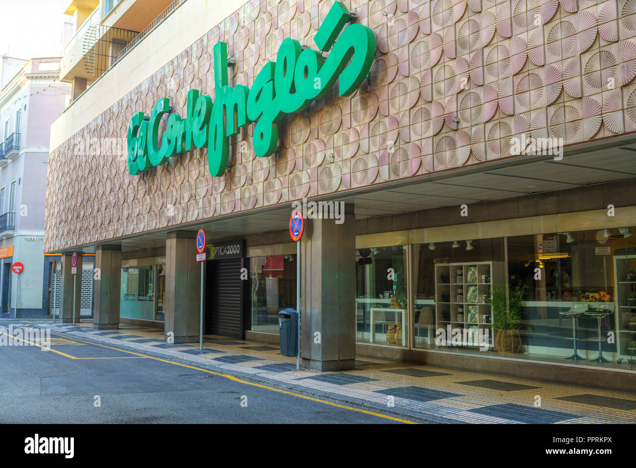 Kaufhaus El Corte Inglés in Sevilla, Spanien. El Corte Ingles ist größte Warenhaus Gruppe in Europa und 4. weltweit. Es besteht seit 194 Stockfoto