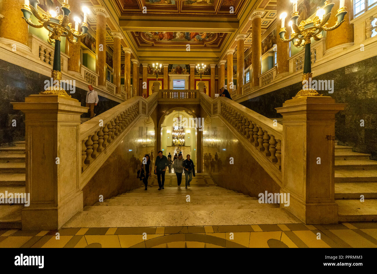 Innenraum des Ungarischen Nationalmuseums wurde 1802 gegründet und ist das Nationale Museum für die Geschichte, Kunst und Archäologie von Ungarn. Stockfoto