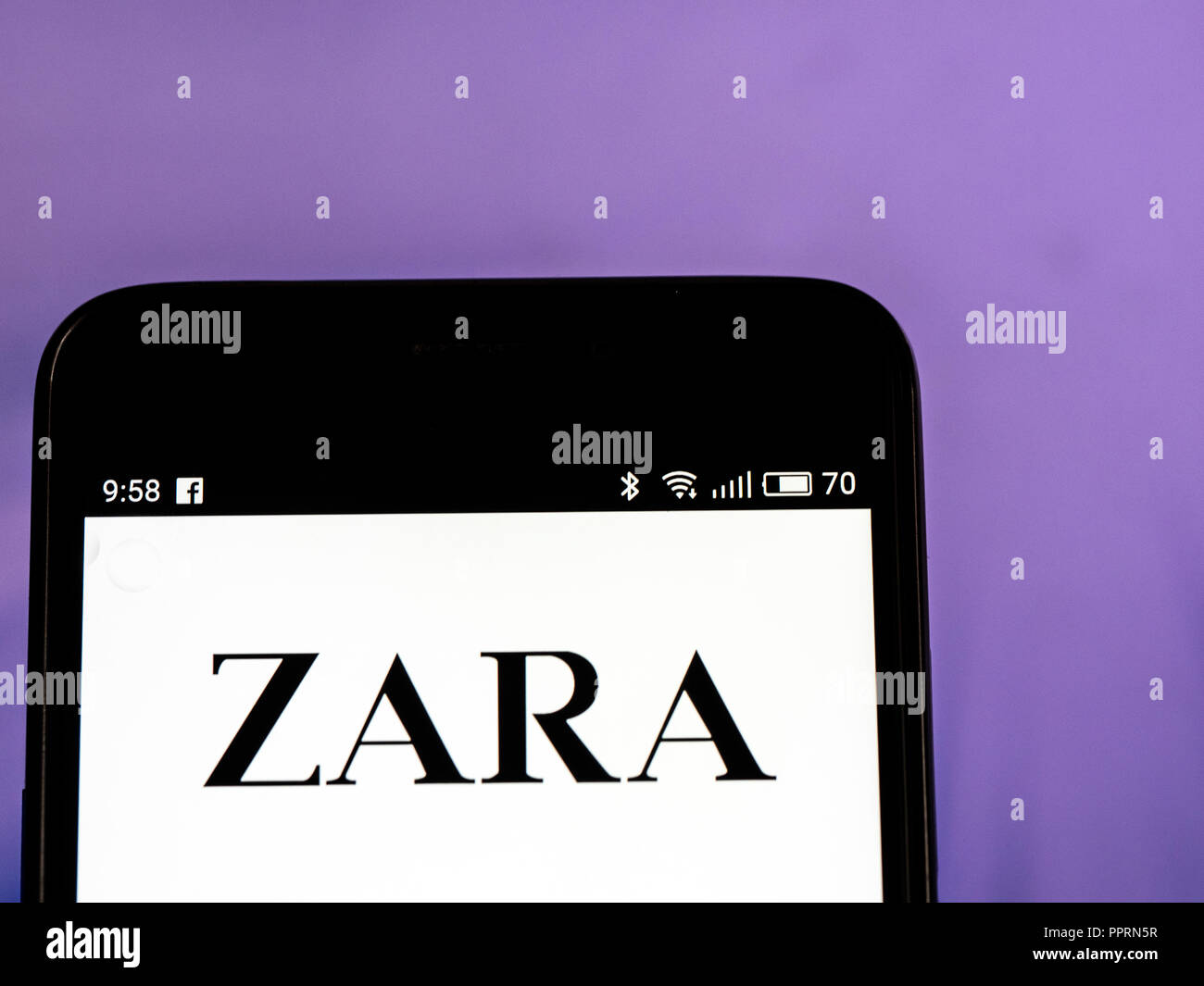 Zara Logo auf dem Smartphone angezeigt. Zara SA ist der weltweit größte Bekleidung Einzelhandel Stockfoto