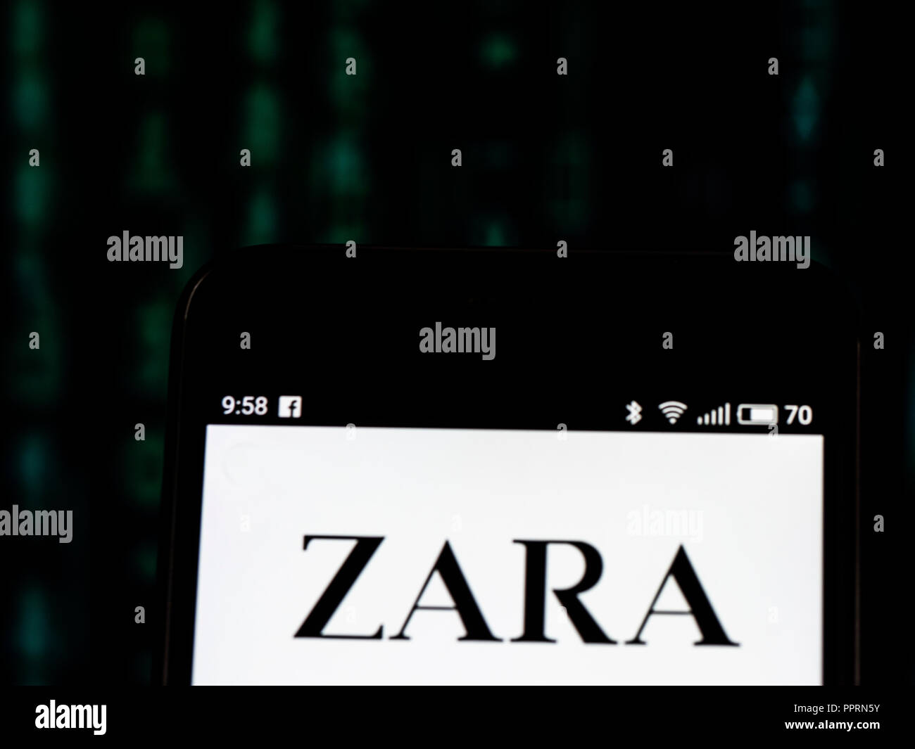 Zara Logo auf dem Smartphone angezeigt. Zara SA ist der weltweit größte Bekleidung Einzelhandel Stockfoto