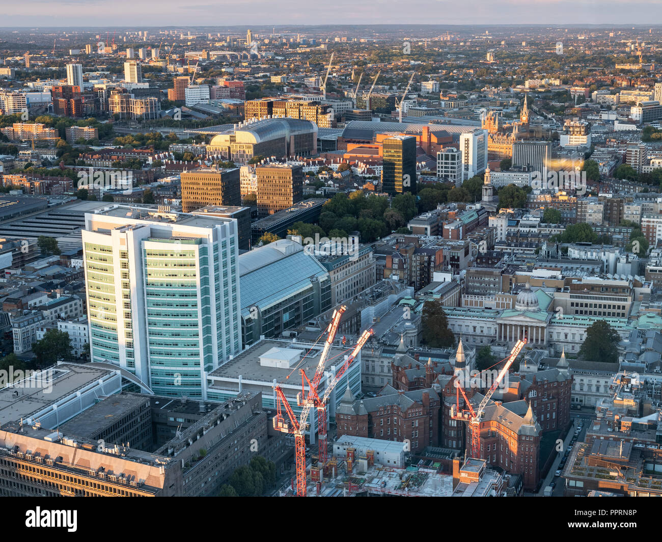 23. September 2018, Open House London, BT Tower Observation Plattform, auf der Suche nach Osten entlang der Euston Road mit dem UCL Krankenhaus & Kings Cross in der Ansicht Stockfoto