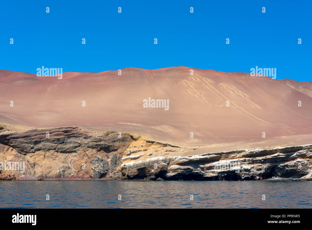 Eine Replikation der Nazca Linien ist deutlich sichtbar aus dem Meer. Stockfoto