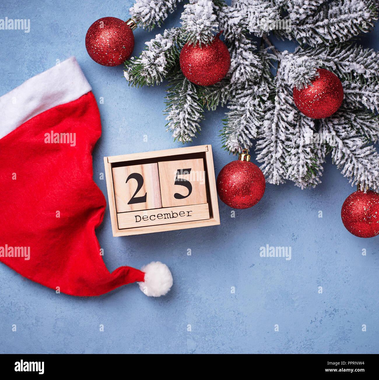 Weihnachten Hintergrund mit Holz- Kalender Stockfoto