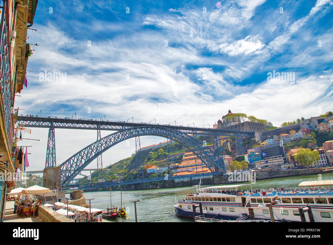 Porto, Portugal-October 20, 2017: Dom Luis Brücke über den Rio Douro Stockfoto