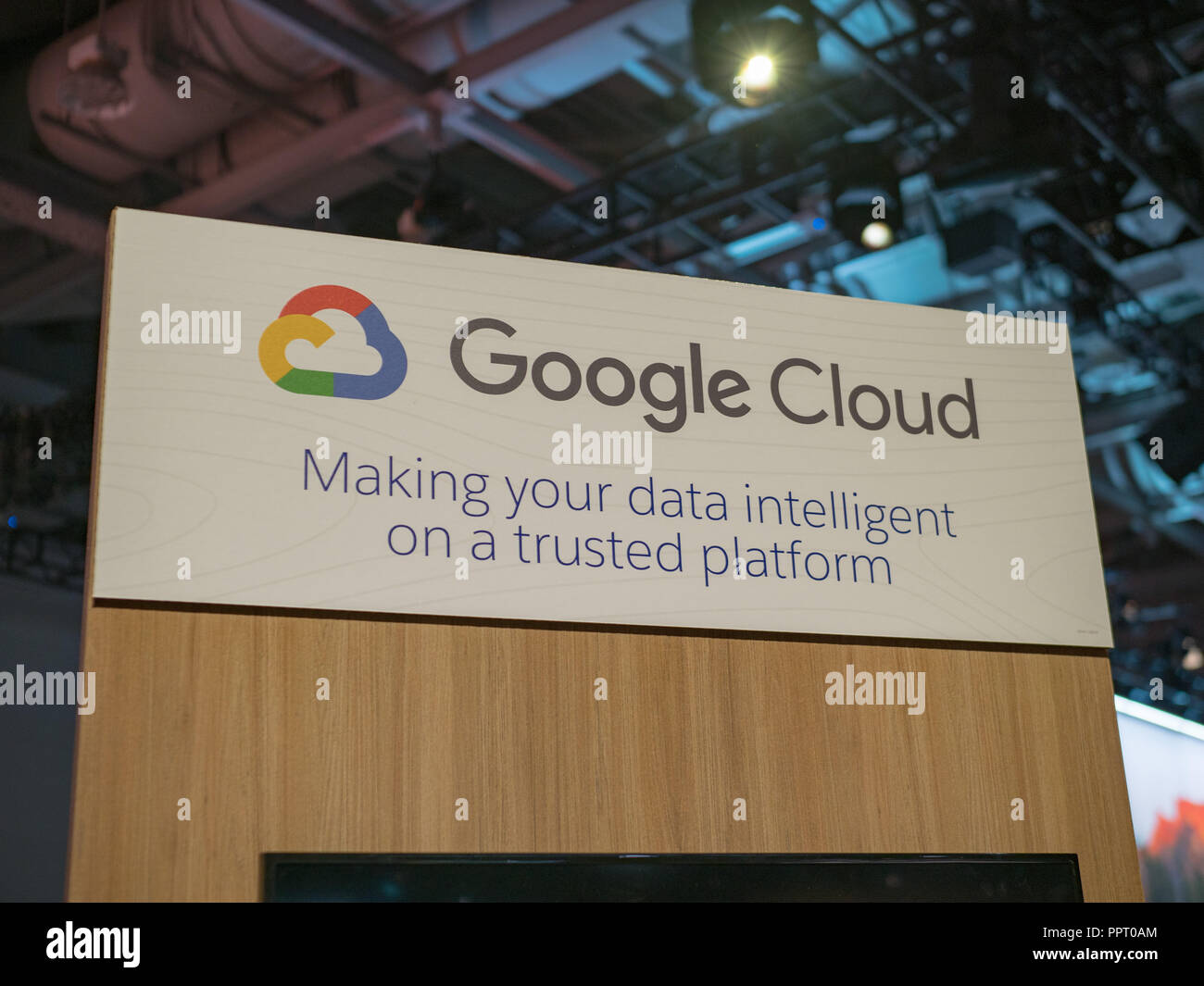 Google Cloud Reklametafeln Anmeldung bei der Konferenz. Wie Sie Ihre Daten intelligent auf einer vertrauenswürdigen Plattform Stockfoto