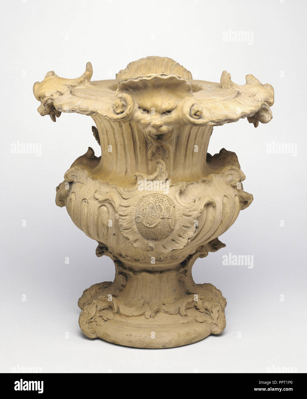 Vielleicht ein Modell für eine Keramik Vase; China; ca. 1725 - 1730; Terracotta; 32,4 x 29,8 x 29,8 cm, 12 3,4 x 11 3,4 x 11 3,4 in Stockfoto