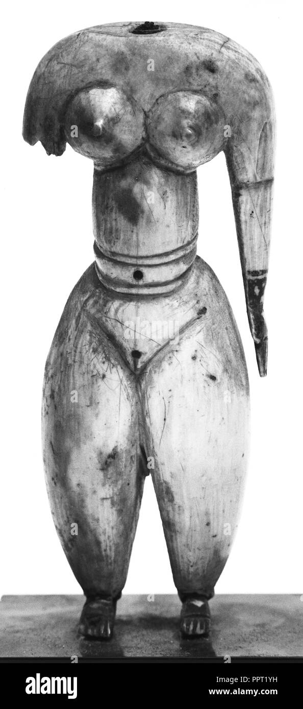 Statue einer Frau, Persien,?, 8., 9. und 14. Jahrhundert,?, Elfenbein; 12,5 cm, 4 15,16 in Stockfoto