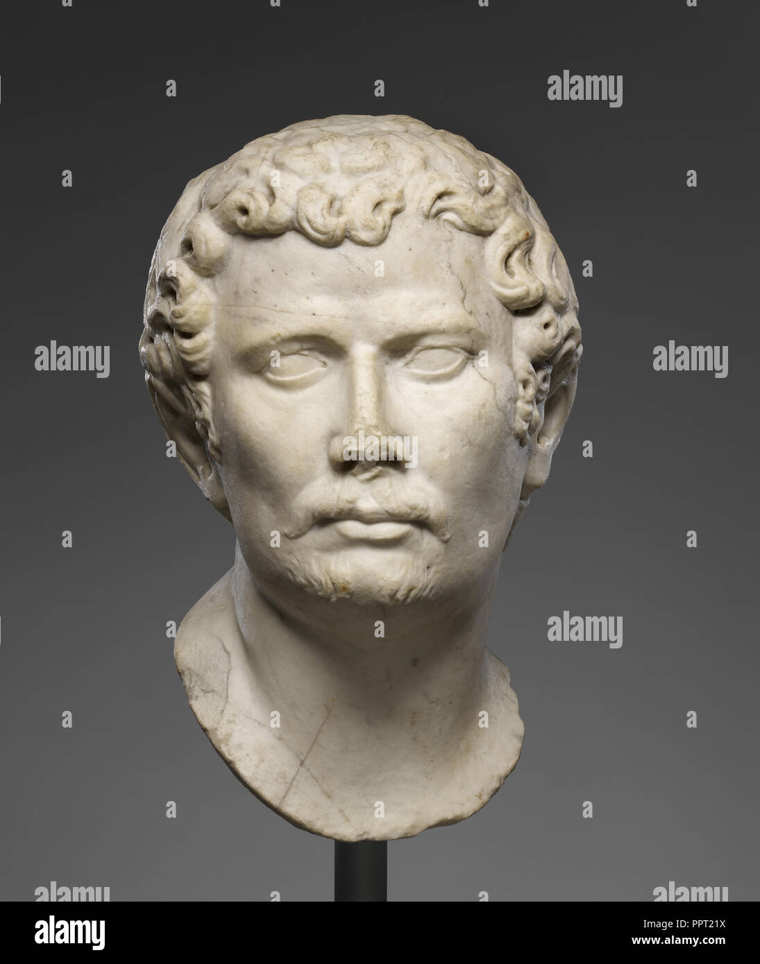 Kopf eines Barbaren; Römisches Reich; frühe 2. Jahrhundert; Marmor; 45 × 20,5 × 20,9 cm, 17 11,16 × 1,16 × 8 1,4 8 in Stockfoto