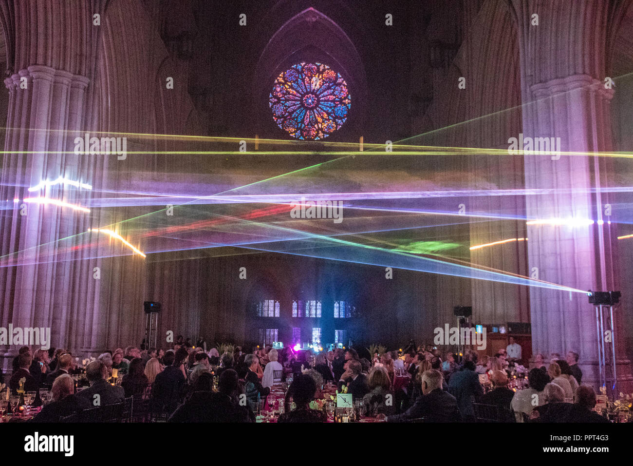 Post Klassisches Ensemble Veranstaltung im Nationalen Kathedrale mit Lichteffekten von Image Engineering Stockfoto