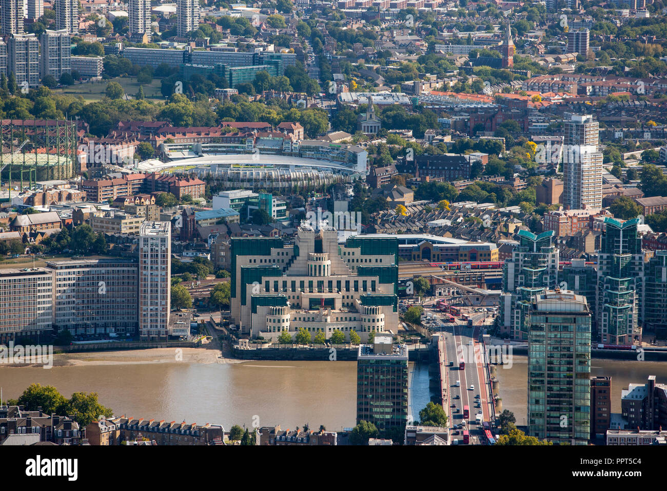 Luftaufnahme der MI6 in London Stockfoto