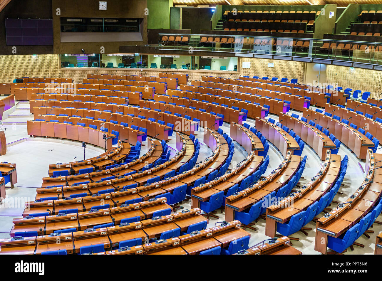 Das Plenum der Parlamentarischen Versammlung des Europarats, Tempo. Der Europarat ist eine Organisation, deren Ziel es ist, die Menschenrechte, die Demokratie und die Rechtsstaatlichkeit in Europa zu wahren Stockfoto