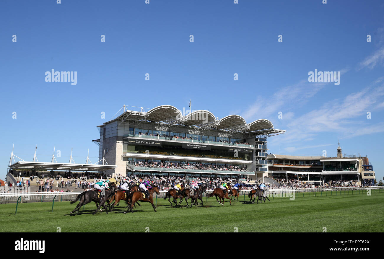 Richtige Richtung geritten von Oisin Murphy gewinnt die Bonham Stutfohlen "Handicap Einsätze während des Tages eine der Cambridgeshire Treffen in Newmarket Racecourse. Stockfoto