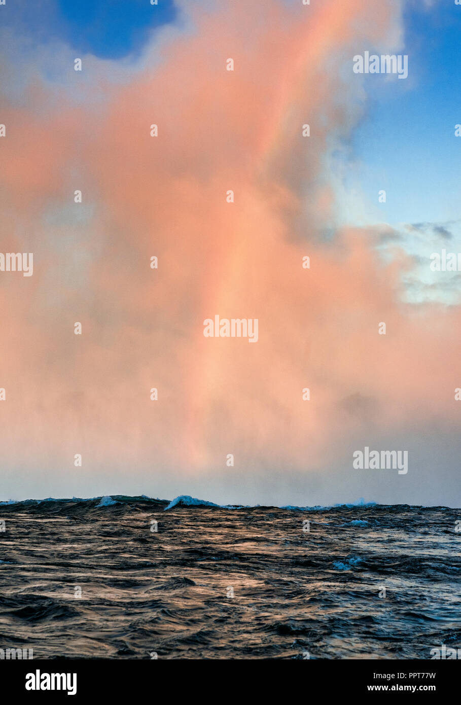 Horseshoe Fall und Rainbow, Niagara Falls, Ontario, Kanada. Stockfoto