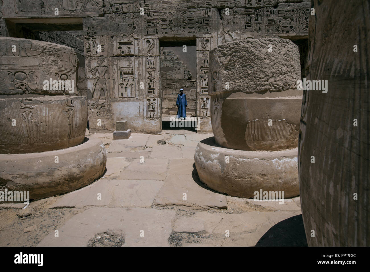Innenhof des Cut-off-Spalten in Medinet Habu Tempel, Luxor, Ägypten. Stockfoto