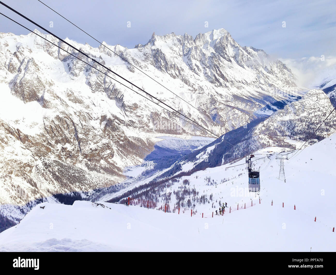 Winter Schnee Berge Skipisten in Courmayeur, Alpen, Skilift Stockfoto