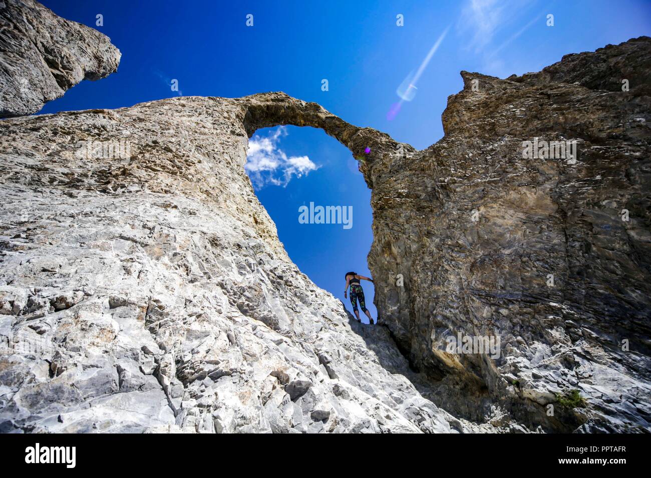 Leistungsstarke Mädchen wandern in die Französischen Alpen. Aiguille Percee, Frankreich Stockfoto