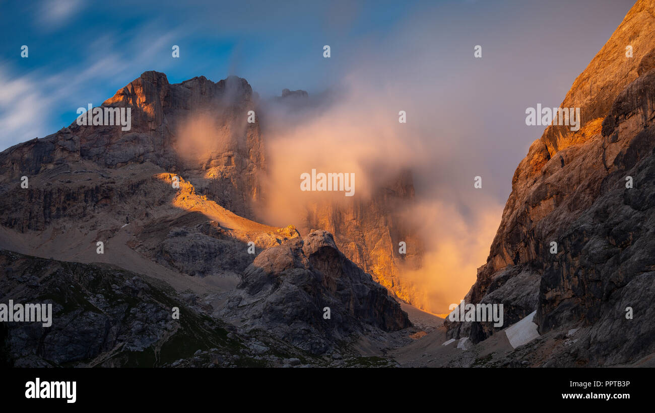 Marmolada, Sonnenlicht bei Sonnenuntergang. Die Dolomiten. Stockfoto