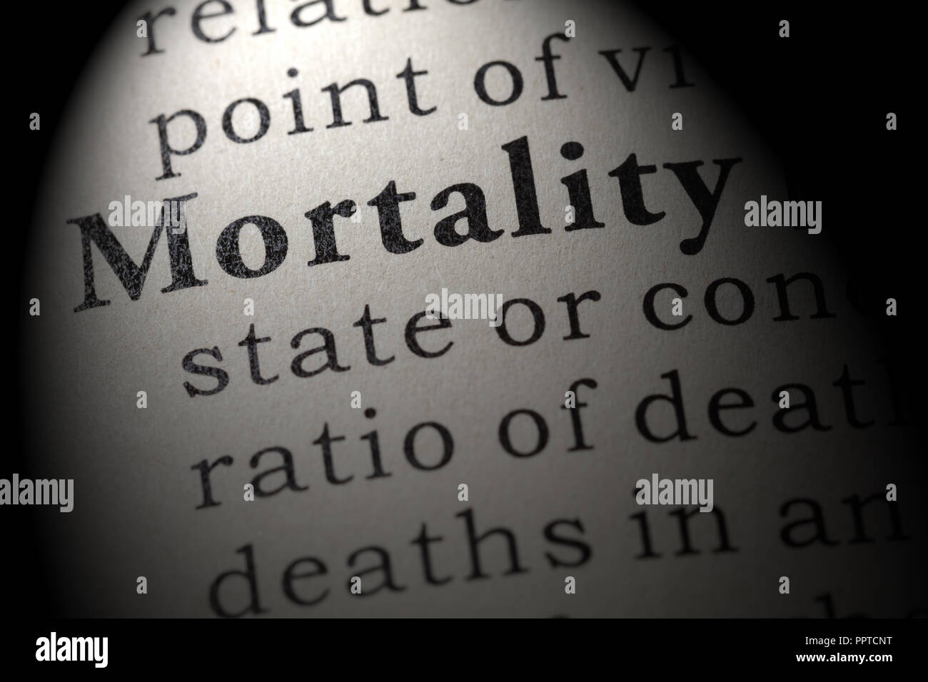 Fake Wörterbuch, Wörterbuch Definition des Wortes Sterblichkeit. Einschließlich der wichtigsten beschreibende Wörter. Stockfoto