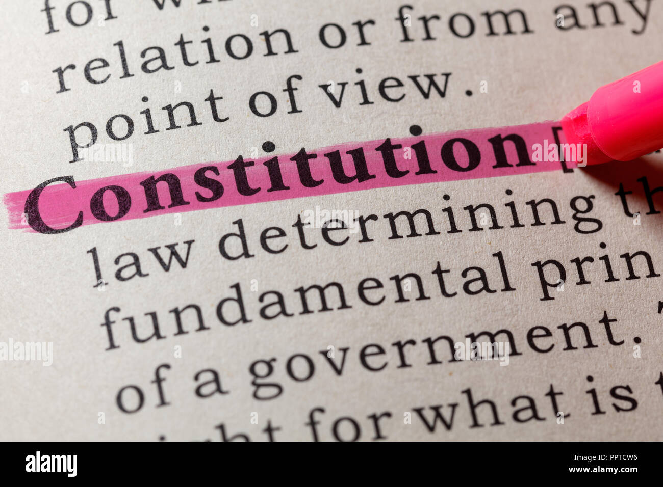 Fake Wörterbuch, Wörterbuch Definition des Wortes Verfassung. Einschließlich der wichtigsten beschreibende Wörter. Stockfoto