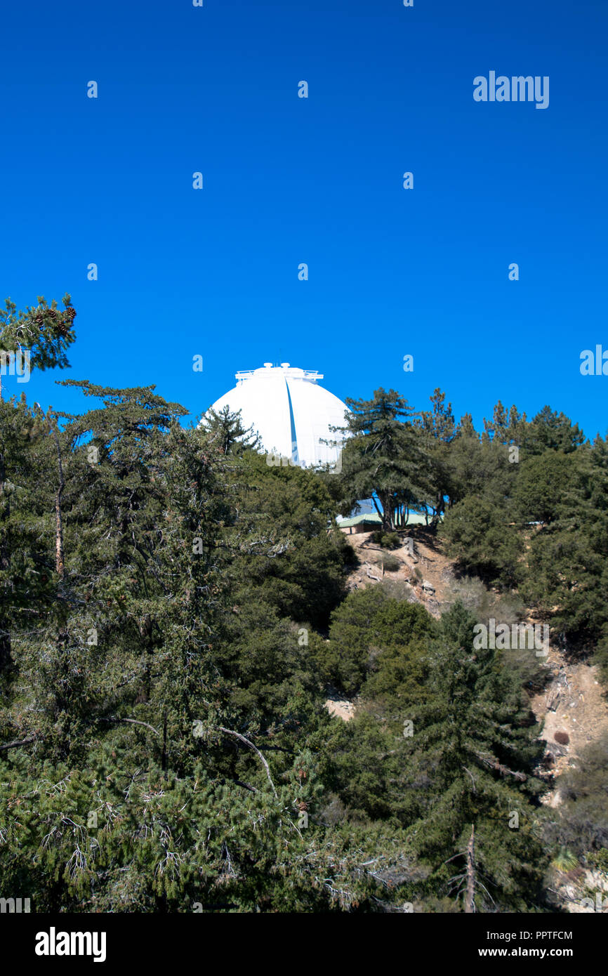 Die Kuppel des historischen 60-Zoll-Spiegelteleskop des Mount Wilson Observatorium in der San Gabriel Mountains in der Nähe von Glendale, Kalifornien Stockfoto