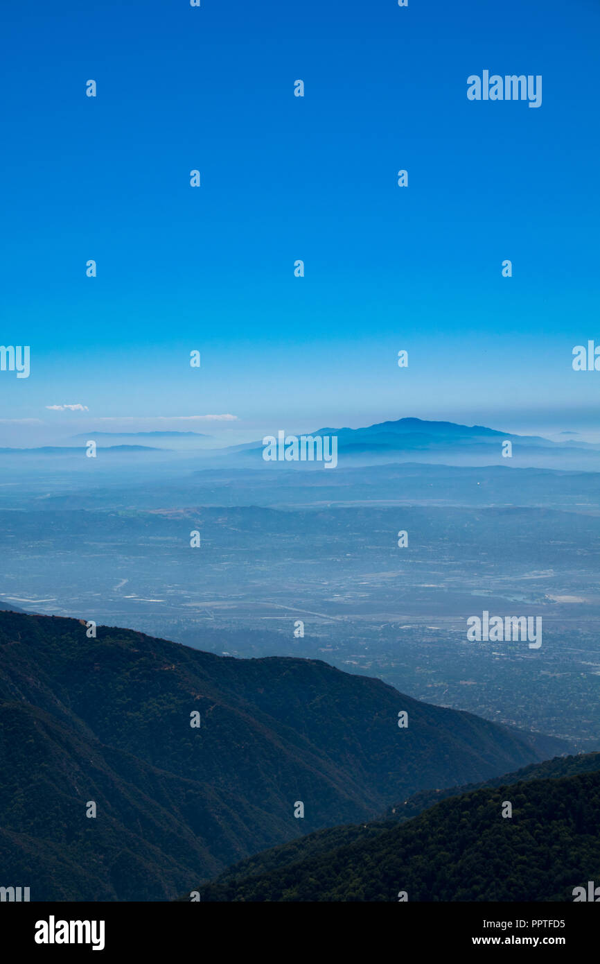 Panorama der LA Becken wie vom Mount Wilson in der San Gabriel Mountains in der Nähe von Glendale, Kalifornien gesehen Stockfoto