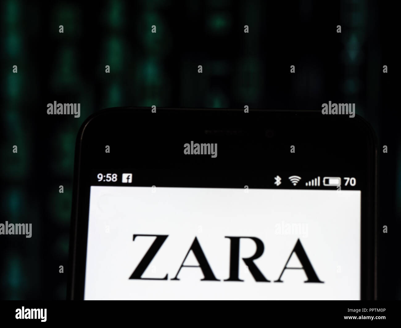 Kiew, Ukraine. 27 Sep, 2018. Zara Logo auf dem Smartphone angezeigt. Zara SA ist der weltweit größte Bekleidung Händler Credit: Igor Golovniov/SOPA Images/ZUMA Draht/Alamy leben Nachrichten Stockfoto